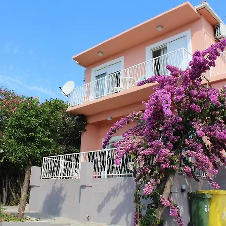 Villa Nar
