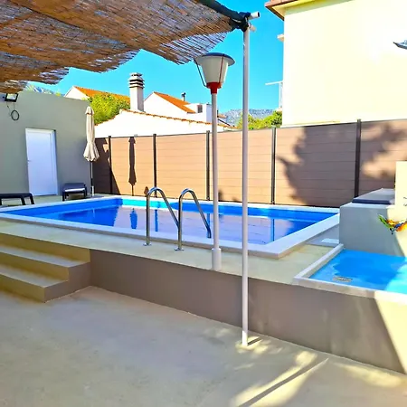 Nar Villa